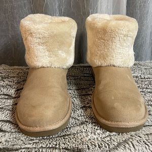 Arizona Jean Co, size 10, Tan color memory foam boots